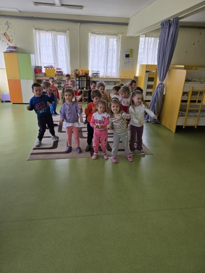 Утринна гимнастика с музика - здравословно начало на деня 4