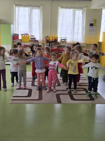 Утринна гимнастика с музика - здравословно начало на деня 9